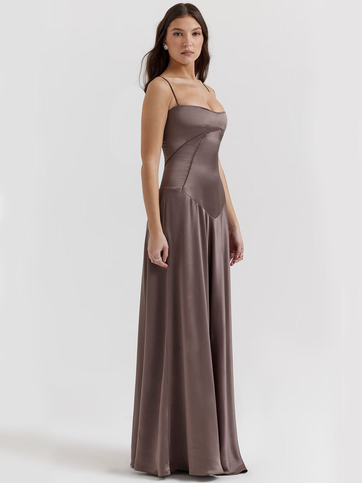 Gray backless dress with adjustable straps, a sculpting bodice, and a long satin skirt for a refined, glamorous look.