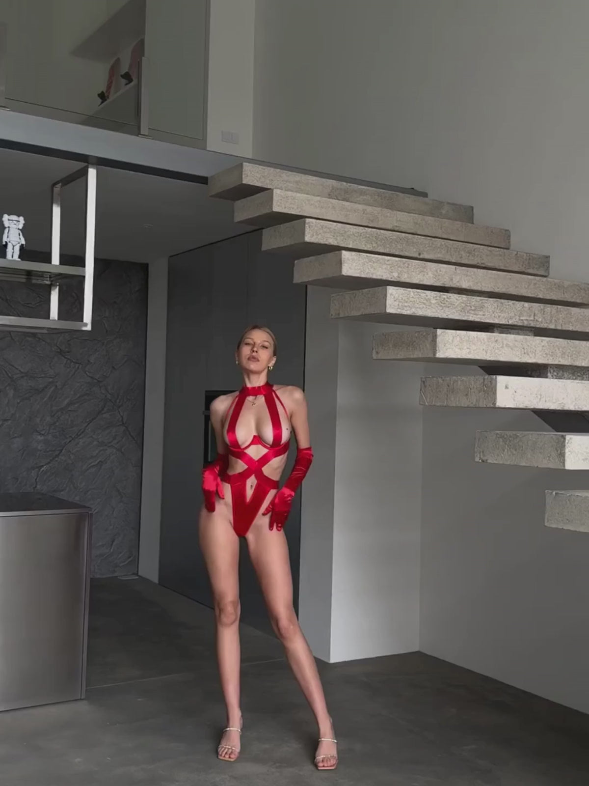 Video laden: Elysian Bodysuit mit offenem Rücken - Rot