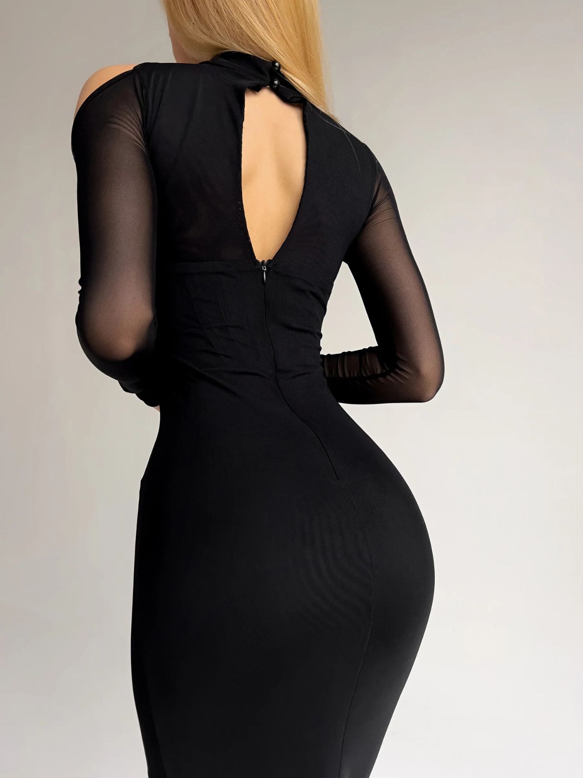 Selene Party Elegance black corset dress with open back and long sleeves for a glamorous look.